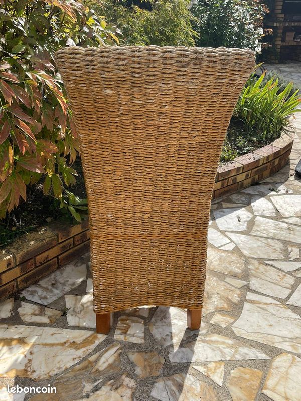 Chaise en rotin (image 1)