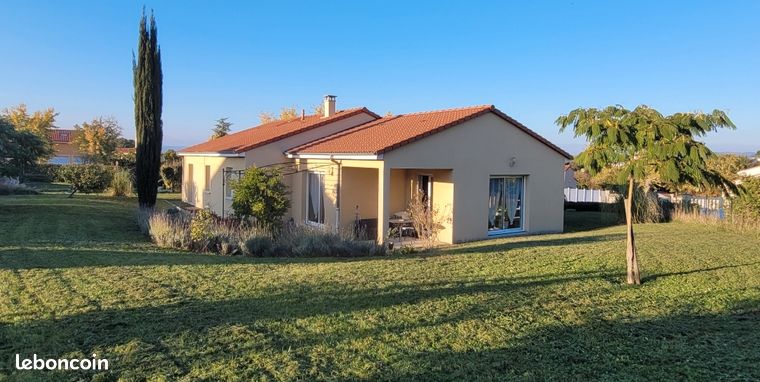 🏡 À VENDRE – Maison d'architecte de plain-pied – 127 m² – Terrain de 1 000 m² à seulement 8 minutes de l'autoroute A75 à Chadeleuf - 63320