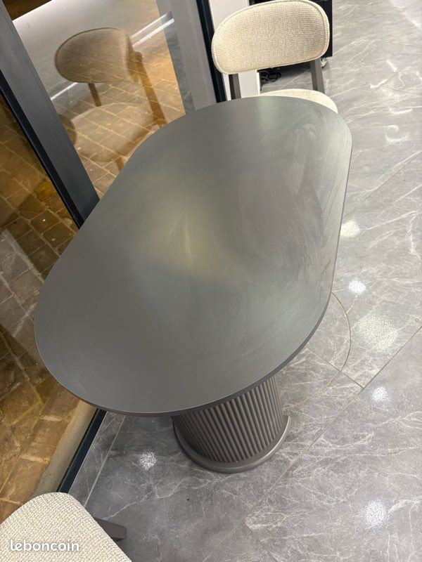 Table (image 1)
