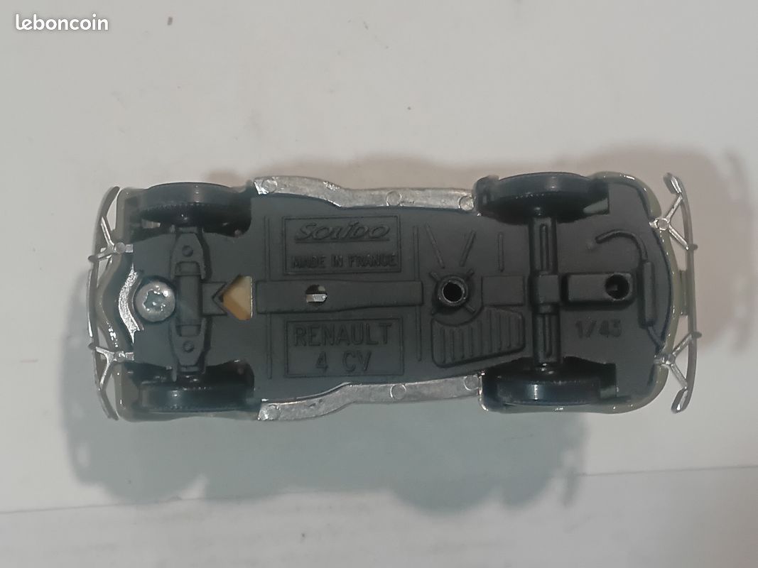 Renault 4 cv solido 1/43 - Collection