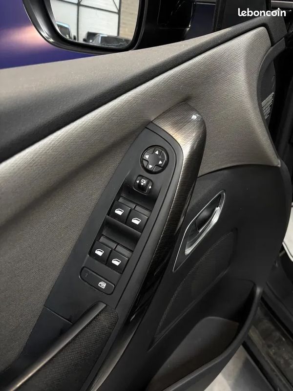 CITROEN C4 Picasso 2.0 HDI 150ch Exclusive - 2015 - Caméra de recul - Bluetooth - LED (image 23)