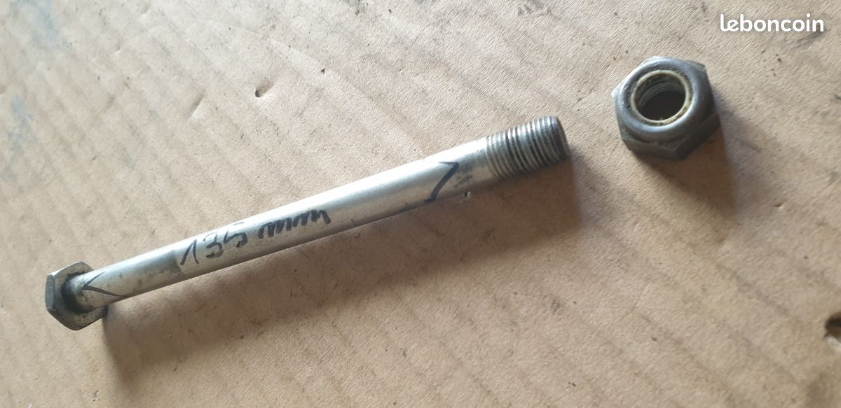 Vis De Poignée Chromée Ancienne Pour Mobylette Motobecane / Terrot (pièce D'époque)
