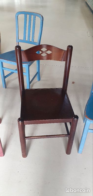 Chaises en bois (image 1)