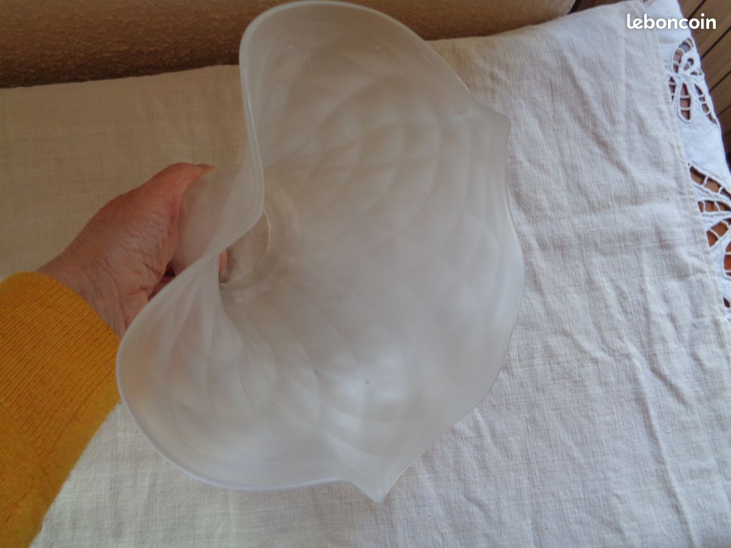 Grande tulipe de lampe en verre dépoli, décor quadrillé (image 5)