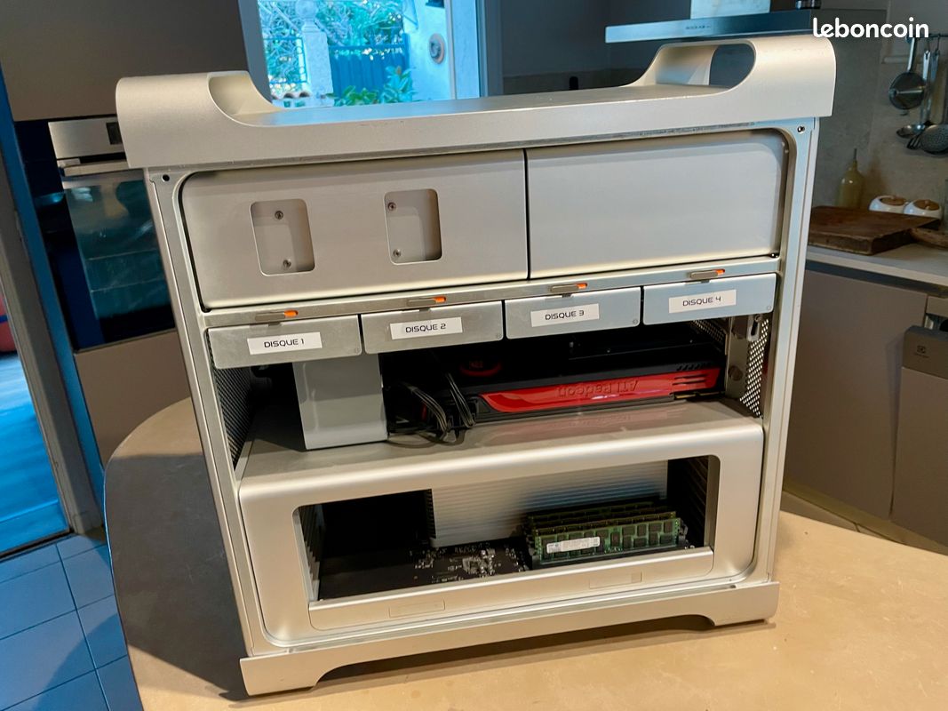 APPLE Mac Pro Cinéma display Harman Kardon SoundSticks II