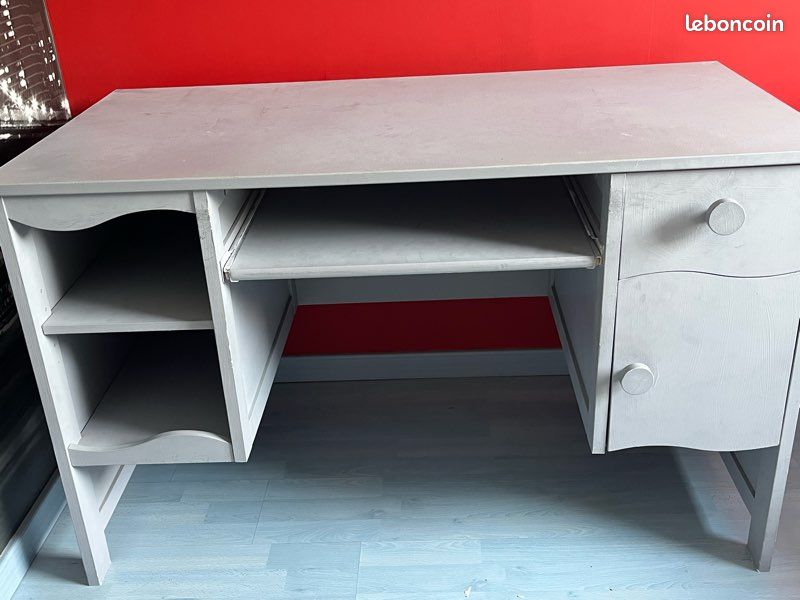 Bureau en bois (image 1)