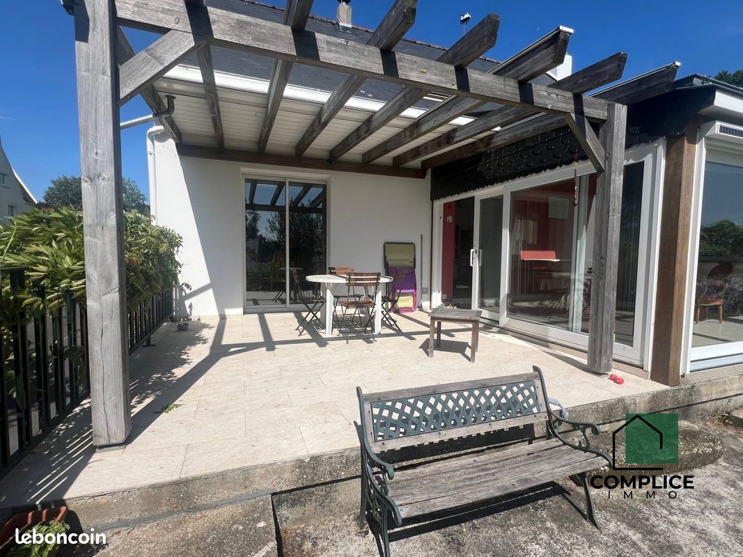Maison 6 pièces 134 m² · à Saint-Étienne-de-Montluc · 134 m² · 384 800 €