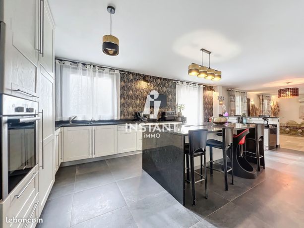 Maison 9 pièces 210 m²