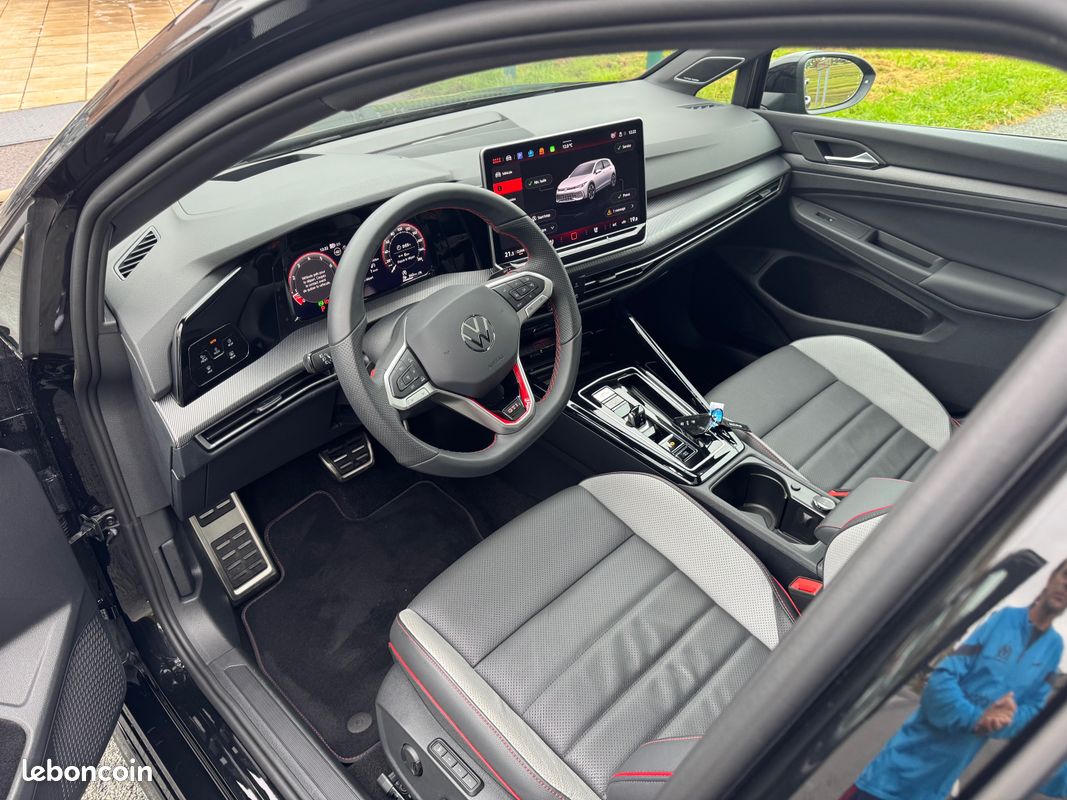 Volkswagen golf 8 gti clubsport face lift gti performance akra 8350 KMS MALUS A PREVOIR 10980 area view dcc toit ouvrant etat neuf rare garantie 11 2026 (image 4)