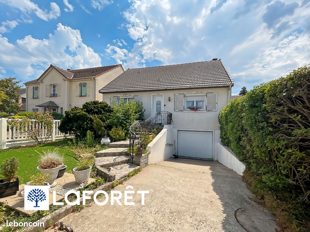 Maison 5 pièces 113 m² · à Sainte-Geneviève-des-Bois · 113 m² · 327 060 €