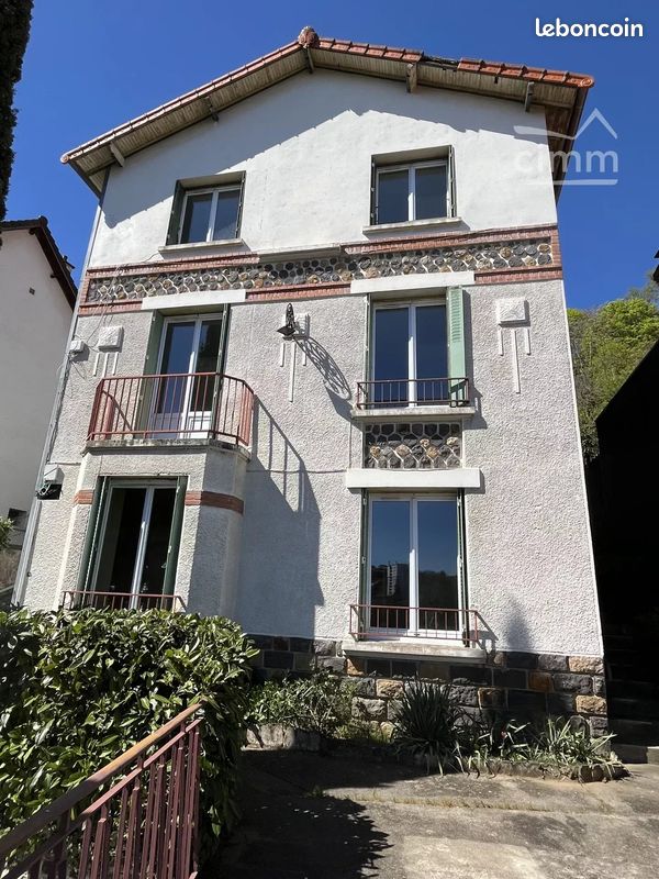 Maison 8 pièces 155 m² · à Royat · 155 m² · 327 000 €