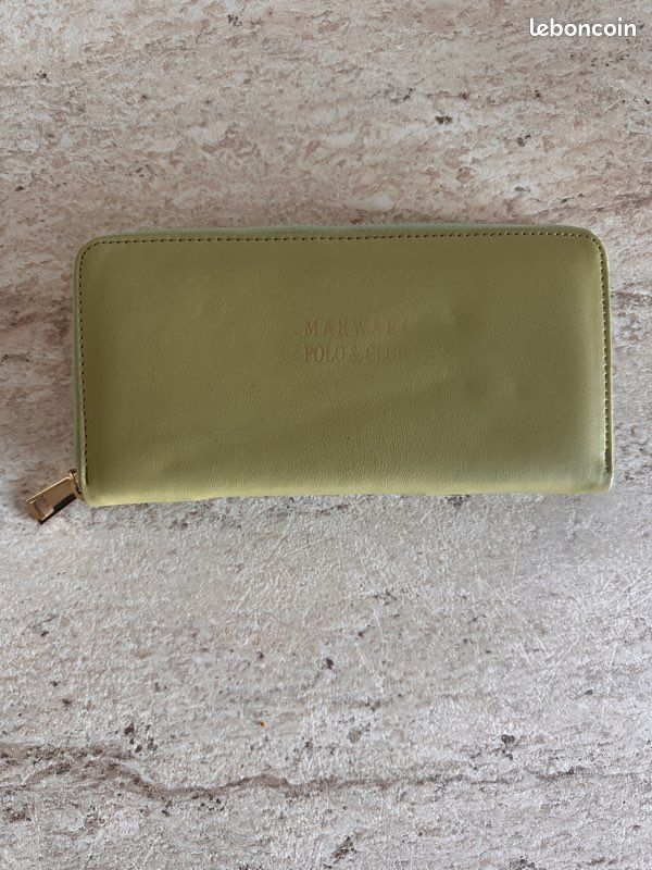 Portefeuille verte (image 1)