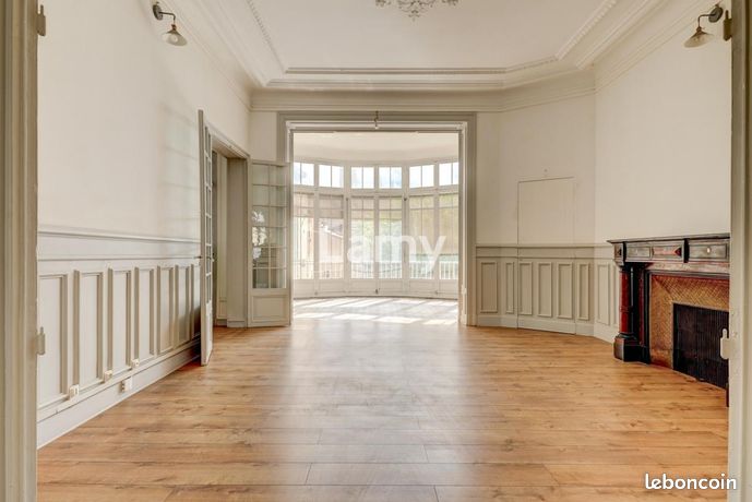 Appartement 7 pièces 260 m² — 8