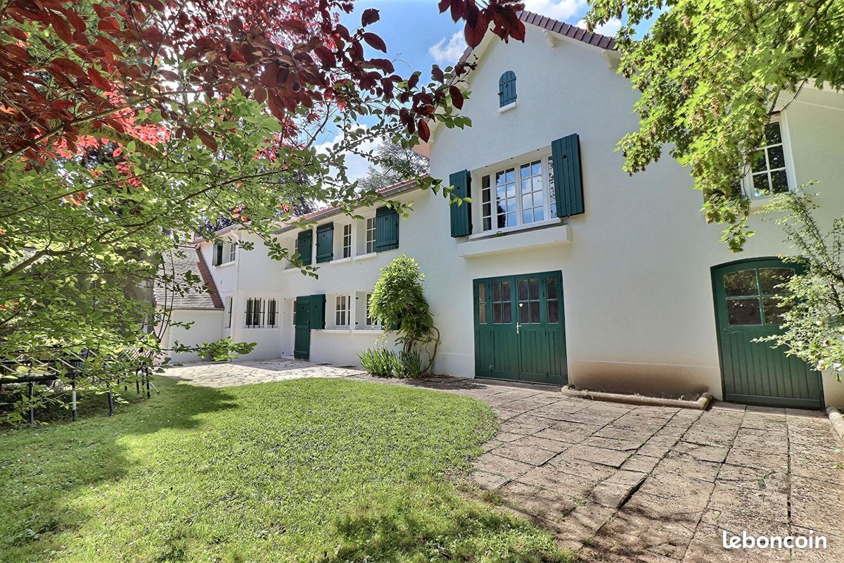 Maison 9 pièces 283 m² · à L'Étang-la-Ville · 283 m² · 5 000 €/mois