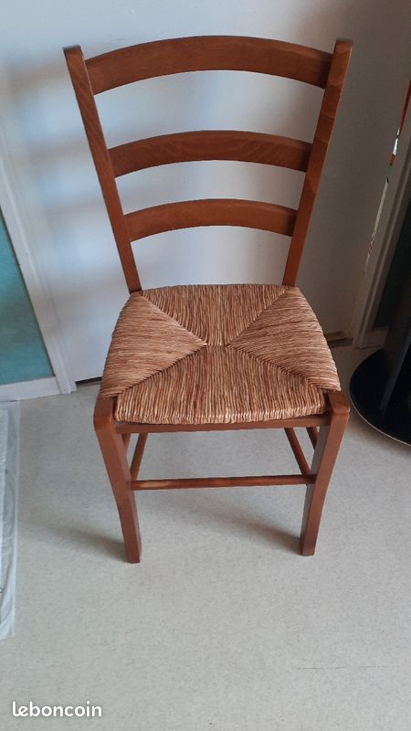Chaise en bois (image 1)