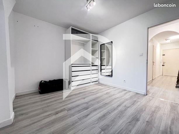 https://img.leboncoin.fr/api/v1/lbcpb1/images/f9/60/56/f96056517d5ec5c7191ca90d38eecd0230d376c2.jpg?rule=ad-image
