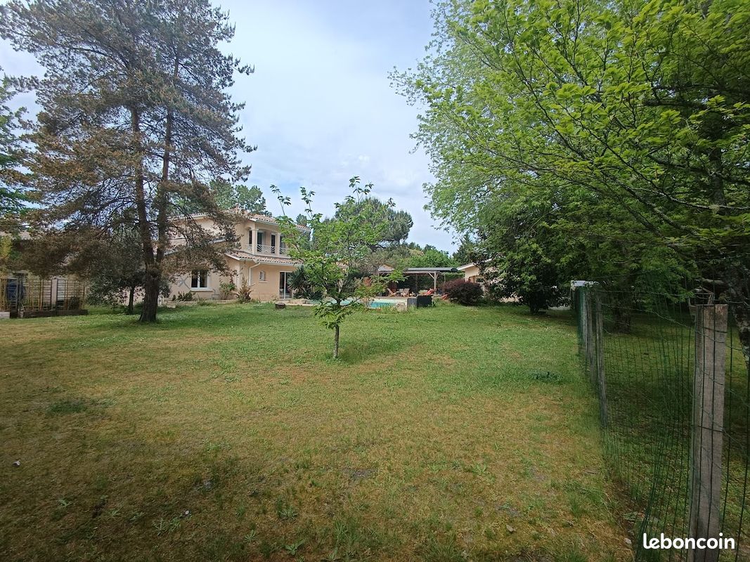 Maison 7 pièces 221 m² · à Saint-Jean-d'Illac · 221 m² · 820 000 €