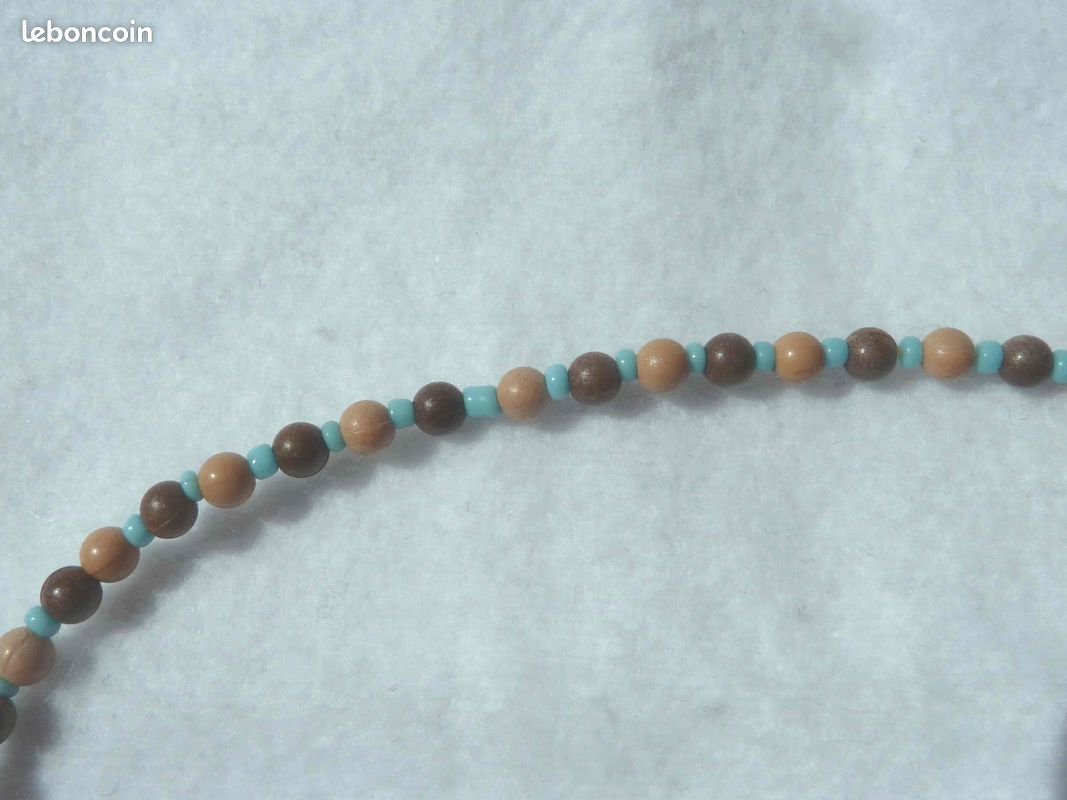 Collier ras-du-cou en perles de bois et rocaille (image 2)