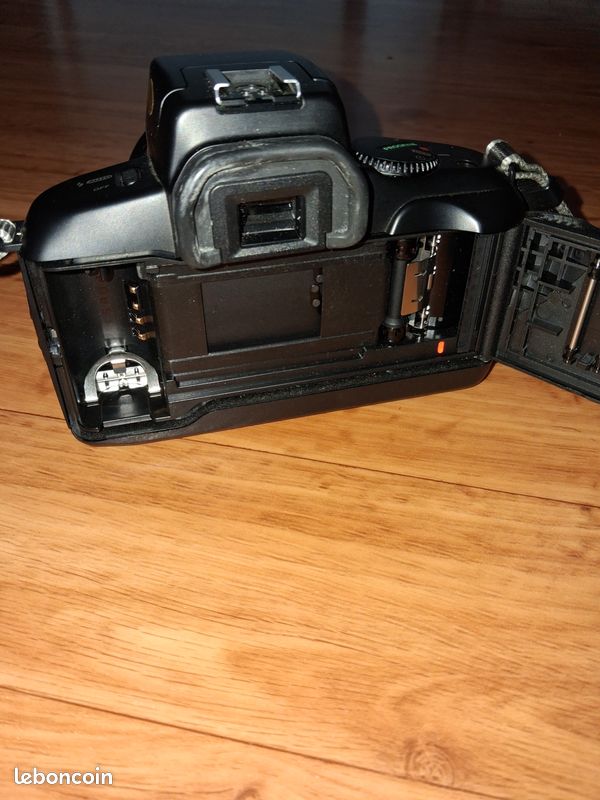 Appareil Photo Reflex Canon EOS 750 Argentique 35mm Avec Flash Intégré – Pour Collection Ou Pièces