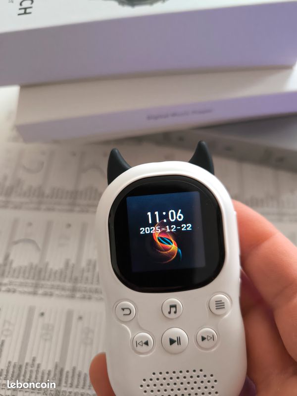 AGPTEK 64Go Lecteur MP3 Bluetooth 5.3, Baladeur Numérique 2.8 Écran Tactile Lecteur Musique HiFi,MP3 Sport avec Haut-Parleur/Radio FM/Enregistreur,Externe Jusqu'à 128Go,Incluse Protection en Silicone