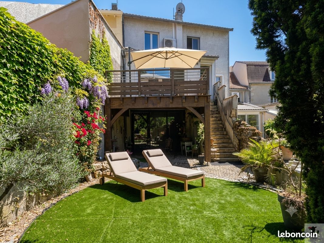 Maison 8 pièces 218 m² · à Bergerac · 218 m² · 455 000 €
