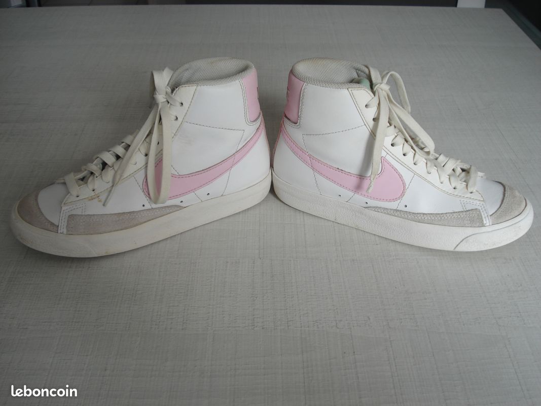 Baskets montantes Nike Blazer Mid 77, blanc et rose (image 4)