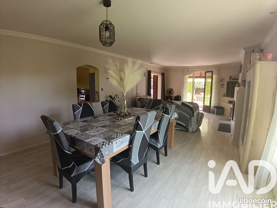 Maison 9 pièces 210 m² · à Argentonnay · 210 m² · 199 000 €