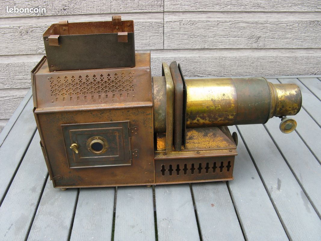 Ancienne Lanterne Magique en Tôle : Lampe 230 volts