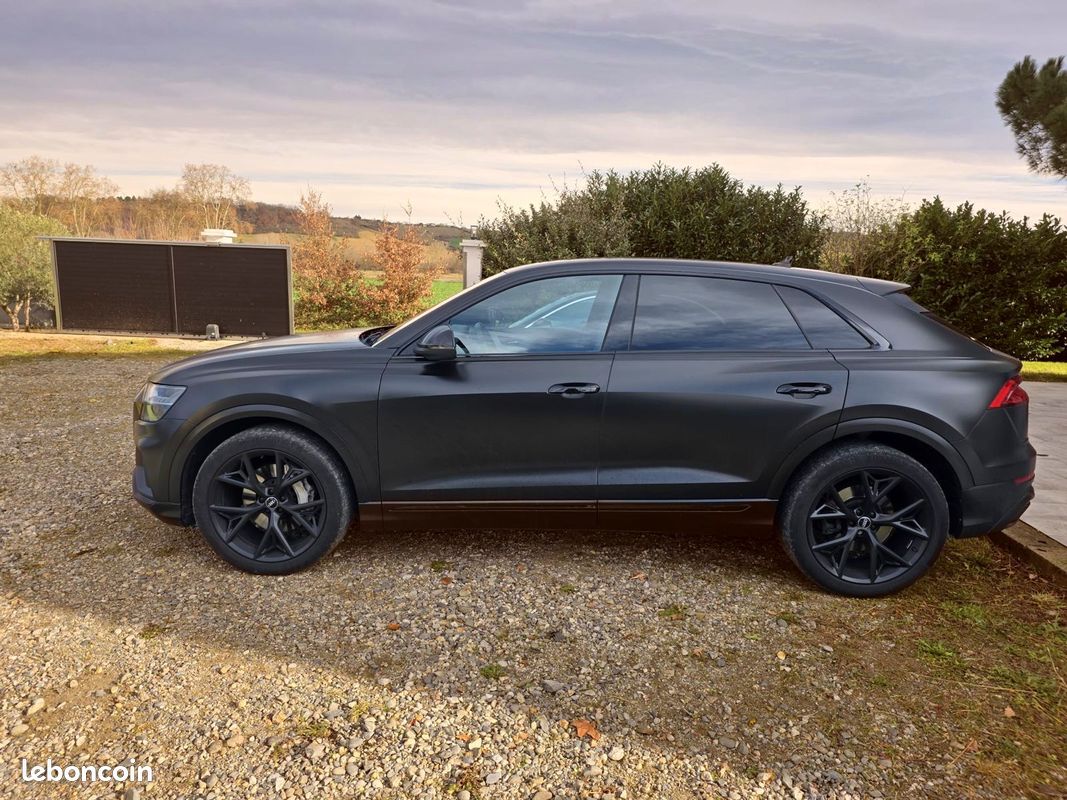 Audi q8 s line (image 3)