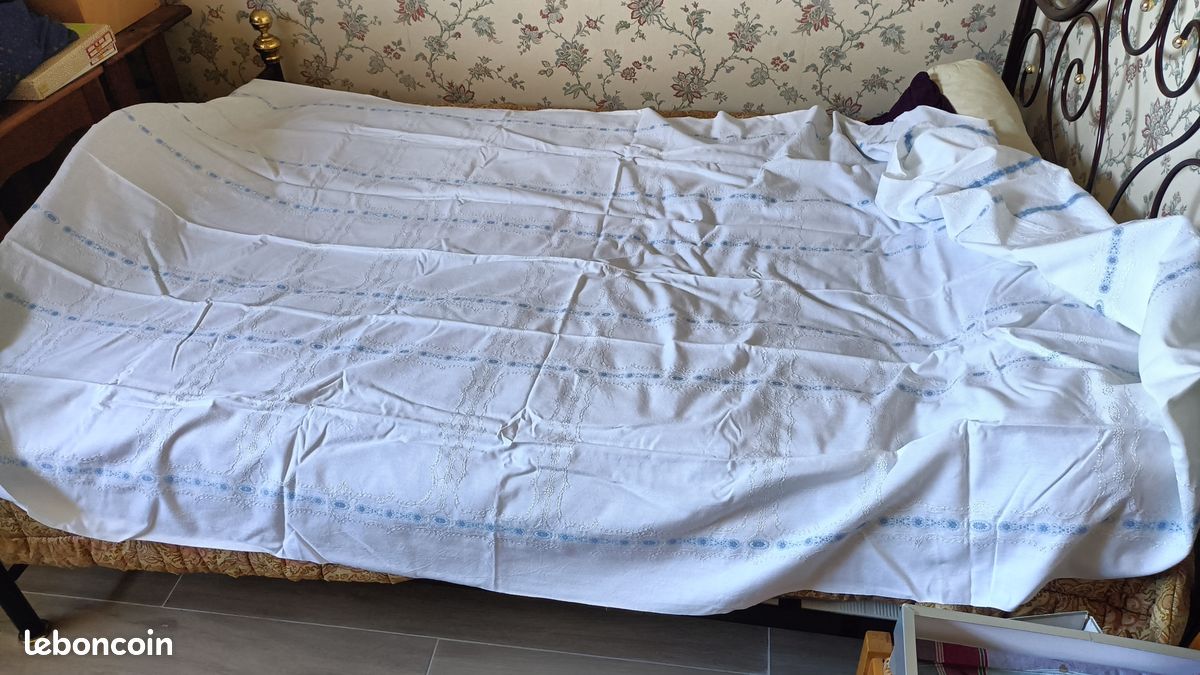 Nappe brodée et 12 serviettes vintage (image 3)