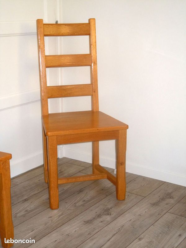 Lot 4 chaises en Chêne massif (image 1)
