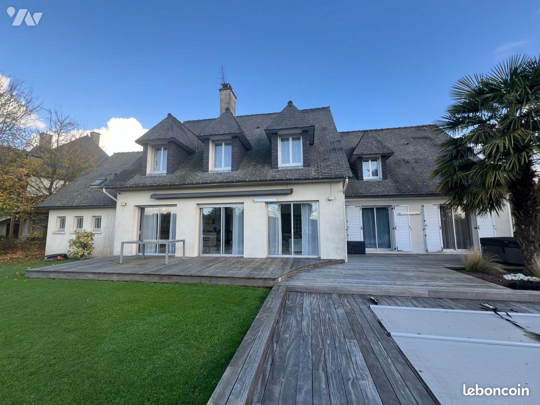 Maison 8 pièces 260 m² · à Fougères · 260 m² · 493 810 €