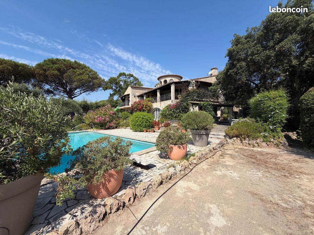 Maison 5 pièces 200 m² · à Grimaud · 200 m² · 1 900 000 €