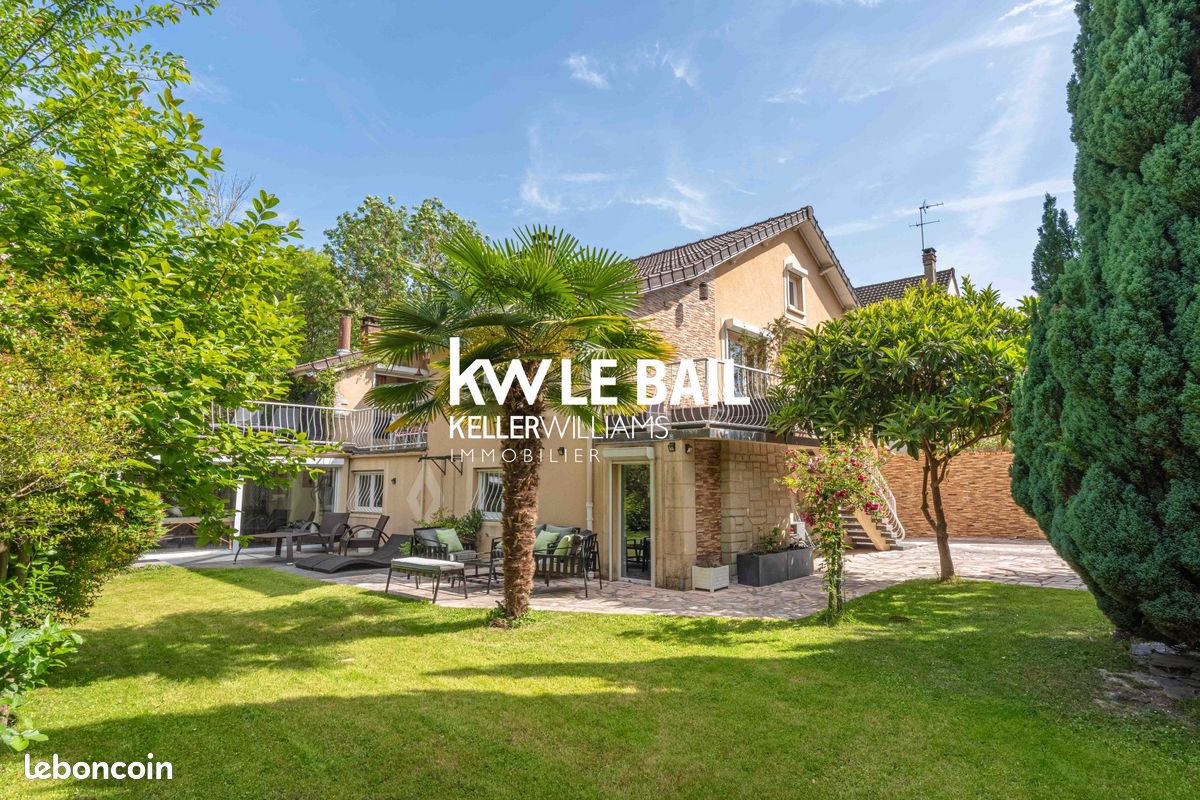 Maison 10 pièces 200 m² · à Saint-Ouen-l'Aumône · 200 m² · 682 500 €