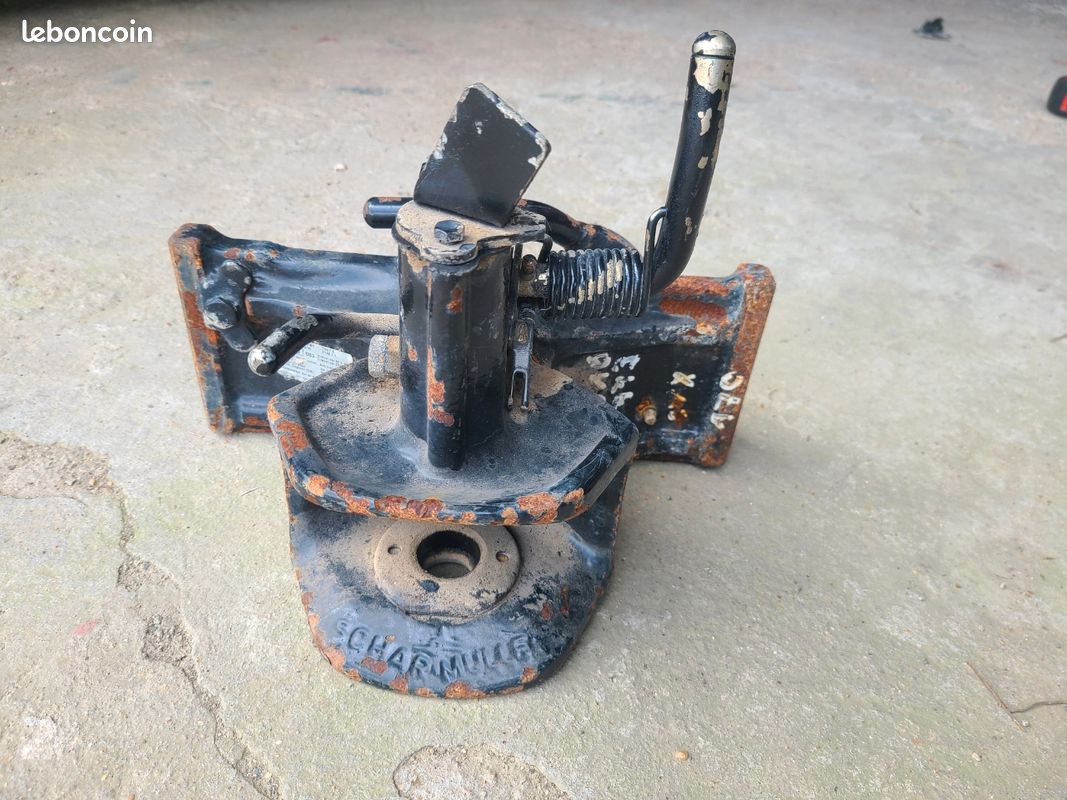 Chappe,crochet,attache remorque de tracteur etat neuf,voir detail (image 1)