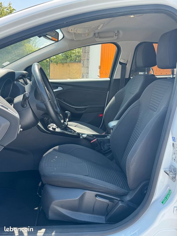 Ford Focus - 1.0 EcoBoost 125ch - Stop&Start - Titanium - Attelage - faible kilométrage (image 3)