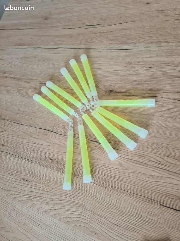 Pack De 10 Bâtons Lumineux CYALUME Armée Britannique - Neufs, Pour Extérieur, Survie, Fête
