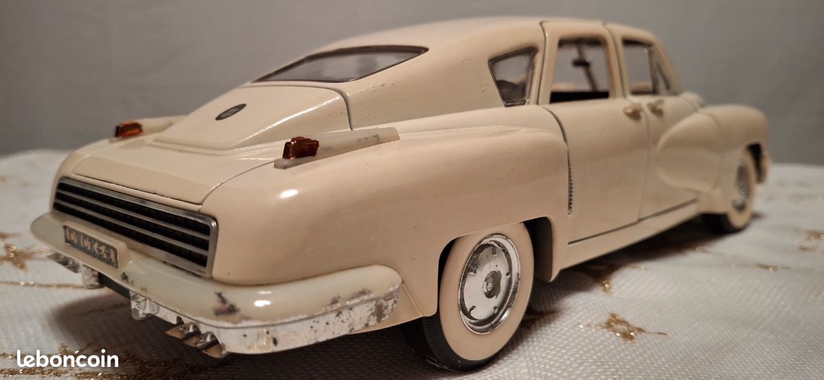 Yat Ming 1:18 Tucker Torpeda année 1948 bleu clair 92268 modèle voiture