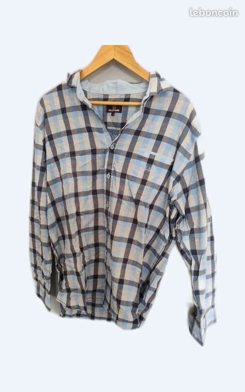 Chemise homme à carreaux bleu et gris sur fond blanc (image 1)