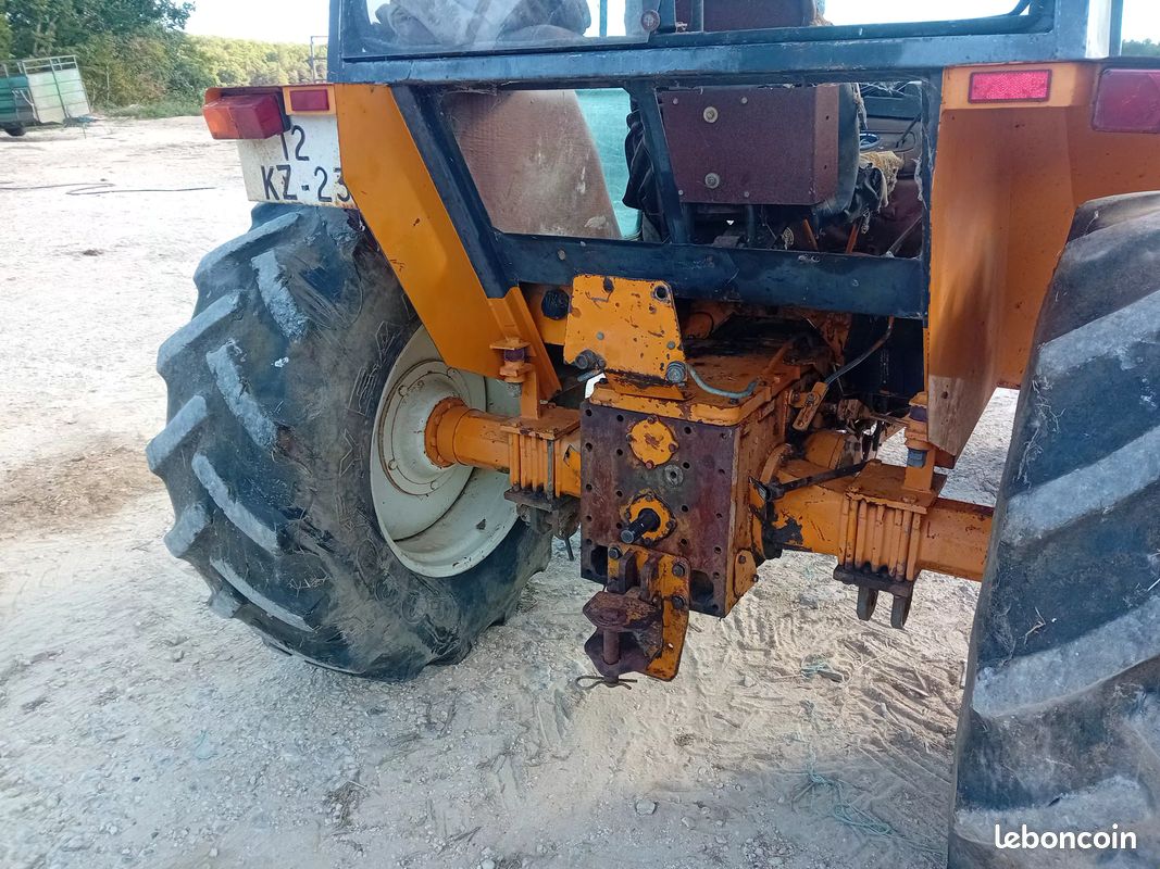 Tracteur Renault 652 (image 2)