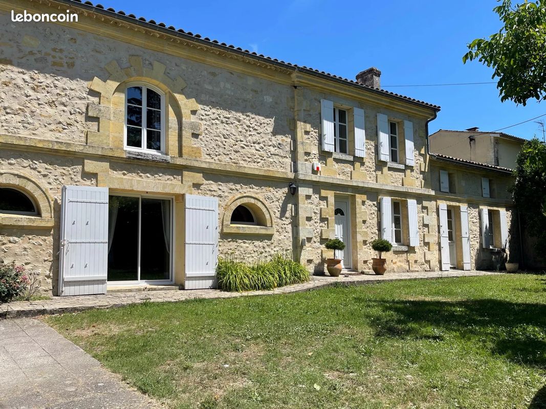 Maison 12 pièces 323 m² · à Saint-Médard-d'Eyrans · 323 m² · 590 000 €