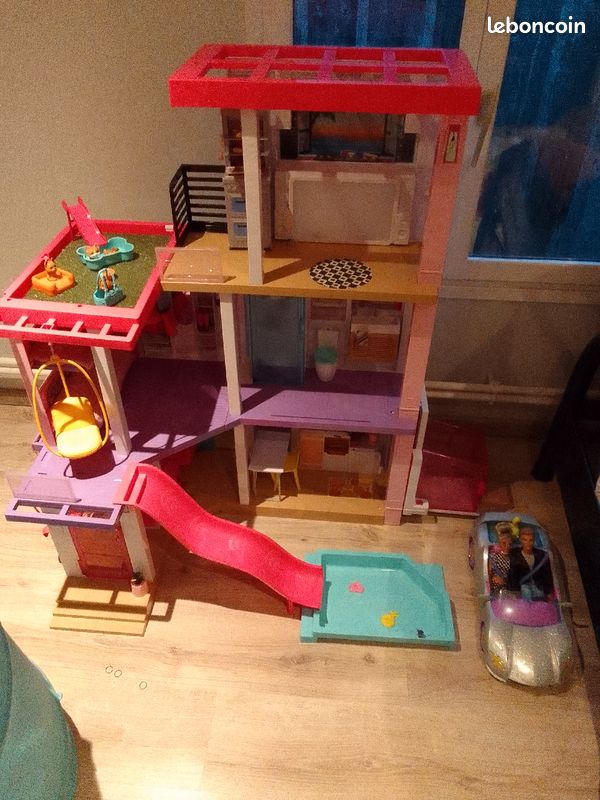 Lot maison de barbie + voiture Barbie Extra (image 1)