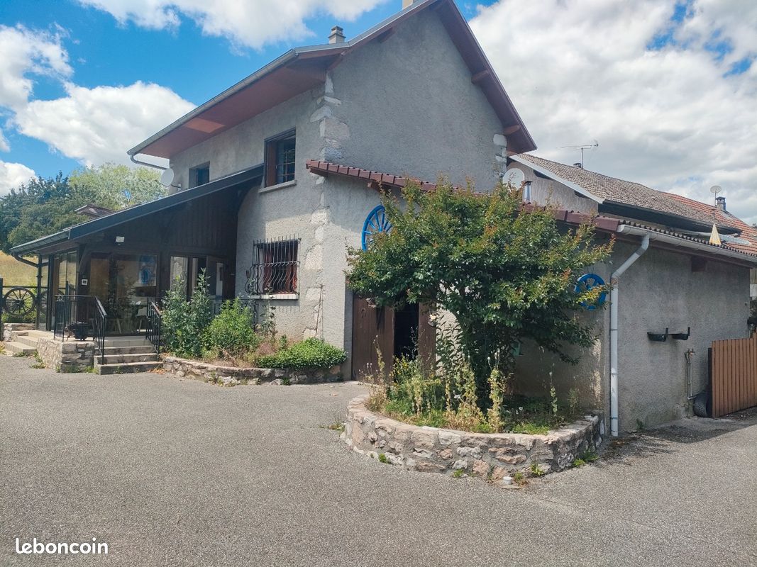 Maison 4 pièces 85 m² · à Saint-Pierre-de-Curtille · 85 m² · 320 000 €