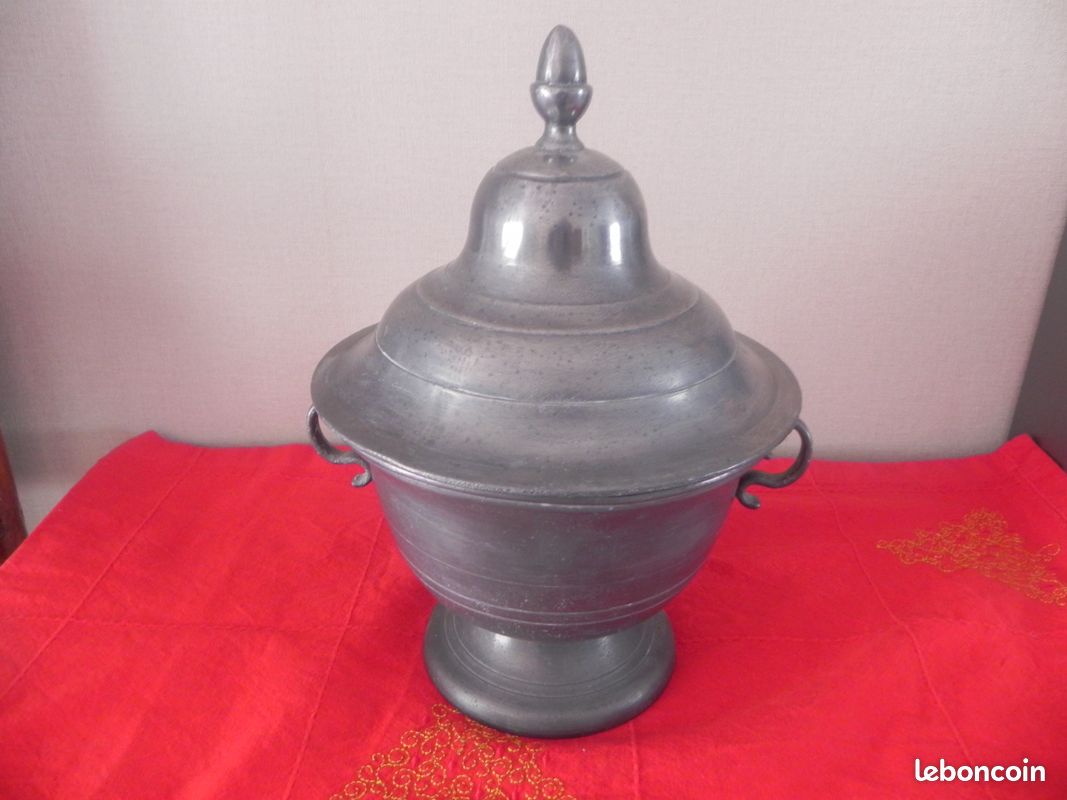 Soupiere ou bomboniere etain (image 1)