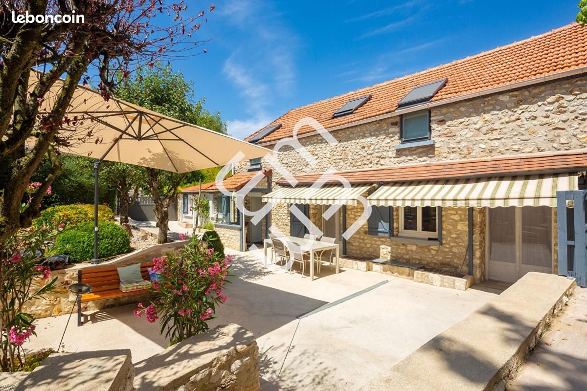 Maison 8 pièces 193 m² · à Cerneux · 193 m² · 330 000 €