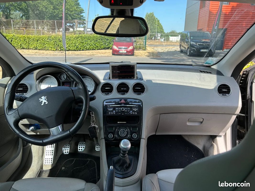 PEUGEOT 308 CC 2.0 HDi 16V 140ch FAP Féline (image 11)