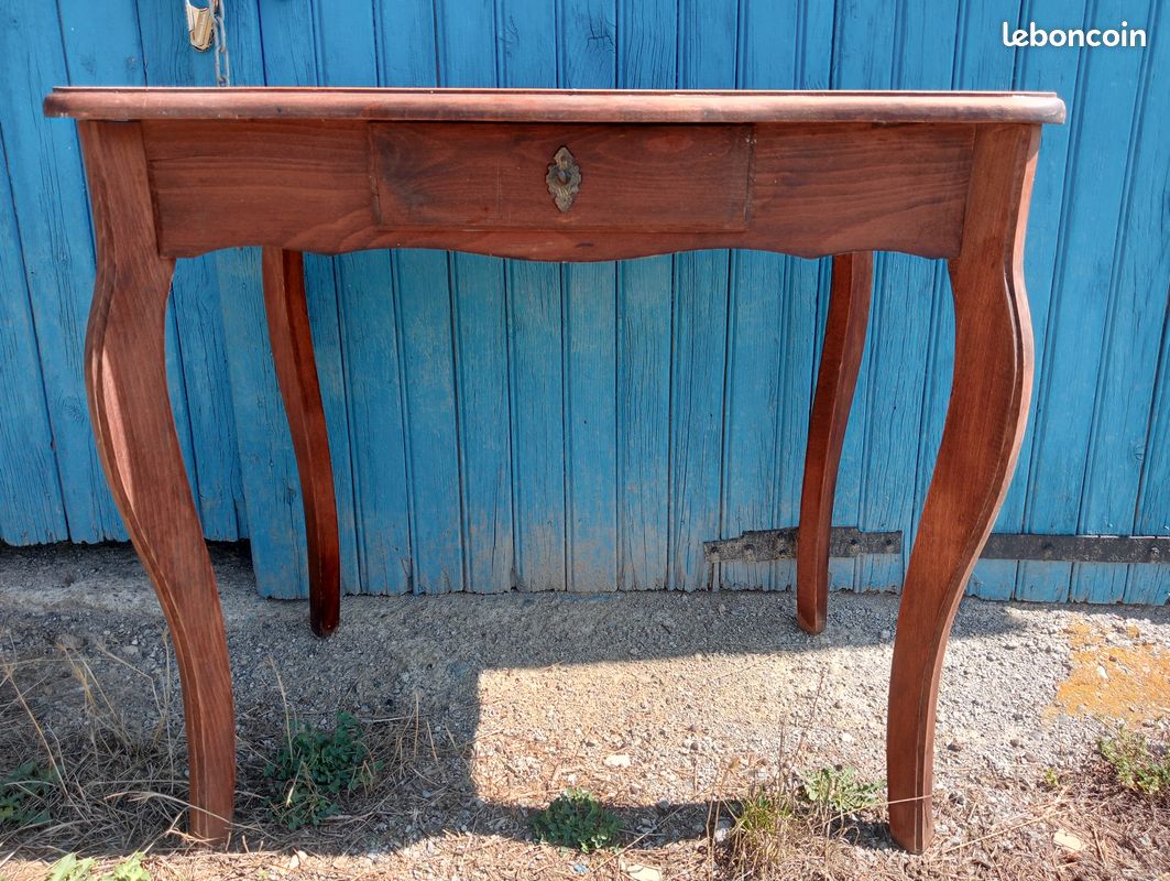 Table ancienne (image 1)