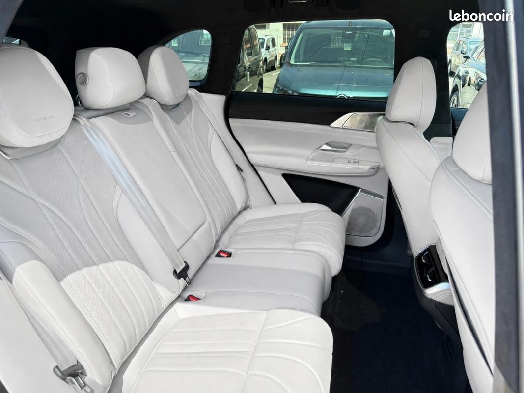 Xpeng g9 575 awd performance 93.1 kwh black edition / cuir diamant / attelage / sieges massants / audio dynau (image 8)