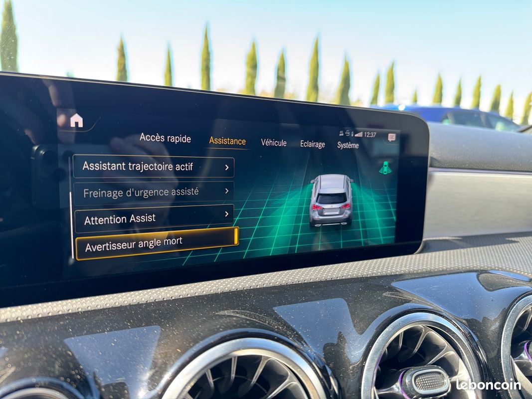MERCEDES CLASSE A 200 D AMG LINE 8G-DCT Premium + CarPlay Caméra AR Radar AV/AR Toit Ouvrant Garantie 12 mois (image 27)