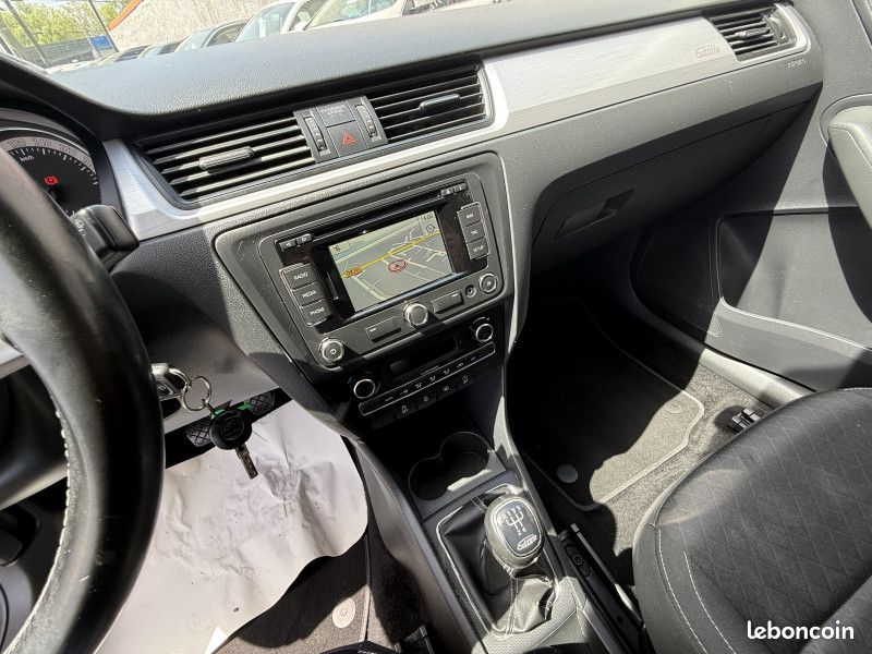Skoda RAPID 1.6 TDI 105CH CR FAP GREENTEC TOUR DE FRANCE (image 24)